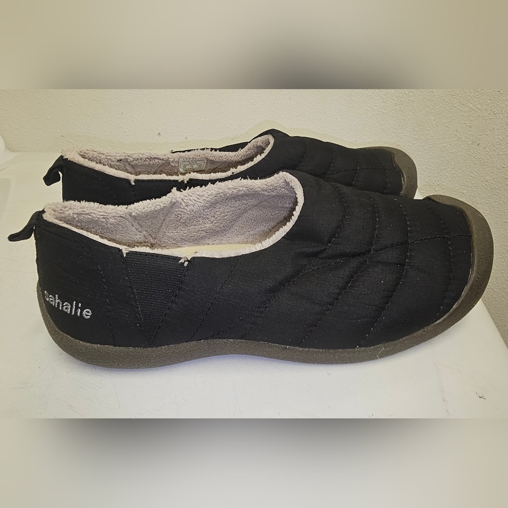 Sahalie Men’s Slip on Black